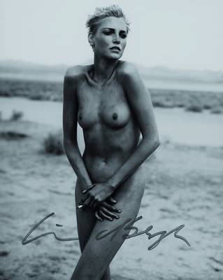Peter Lindbergh, geb. 1944, Nadja Auermann, s/w Fotografie auf Fujicolor Crystal Archive Paper, handsigniert, ca. 25x20 cm