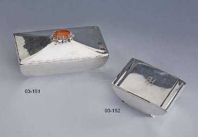 Art-Deco-Deckeldose, Lutz & Weiss, Pforzheim um 1930, 835er Silber, Holzkorpus, Deckel mit Bes.-Monogr. EH., Deckel mit Scharnier, ca. 200 g, 4.5 x ...
