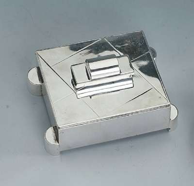 Art-Deco-Deckeldose, Silber, wohl deutsch, Silberpunze verschlagen (835 oder 935), stilrein, ca. 200 g, ca. 5.5 x 10.5 x 8 cm