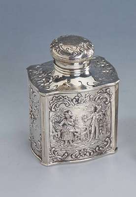 Teedose, Hanau um 1910, 800er Silber, reiche Szenerie, nach holländischem Vorbild, Meistermarke WSI unged., H. ca. 12 cm, ca. 285g