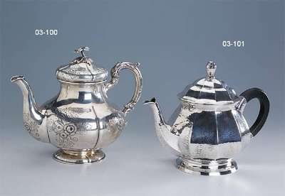 Teekanne, Lutz & Weiß/Pforzheim, 1925/30, 835er Silber, Hammerschlagverzierung, Griff aus Ebenholz, gebauchte Form, Fuss dreifach getreppt, ca. 535 ...