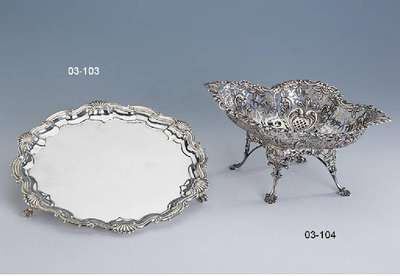 Tablett, 925 Silber, London um 1887, ca. 510 g, Rand getreppt und mehrfach geschwungen, auf 3 Füßen in Form von Krallen, reines Barock, bez. ...