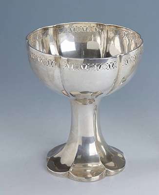 Fußanbietschale, deutsch, Gebr. Deyhle, Schwäbisch Gmünd um 1910, 800er Silber, Rand mit Durchbrucharbeit, ca. 400 g, H. ca. 19.5 cm, D ca. 16.5 ...