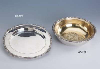Anbietschale mit Glaseinsatz, deutsch um 1910, 800er Silber, teilvergoldet, Akanthusbandverz., orig. Glasesinsatz mit Sternschliff, ca. 700 g (ohne ...