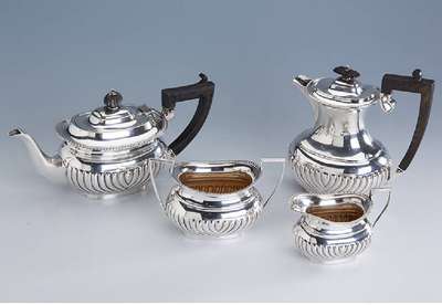 4-tlg. Teeservice, Birmingham 1918, Sterlingsilber, best. aus: Teekanne, H. ca. 13cm, Zuckerschale und Sahnegiesser, dazu Mokkakanne, Sheffield ...