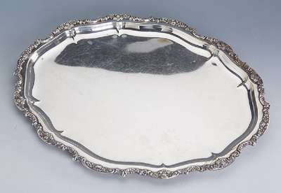Großes Tablett/Anbietplatte, deutsch um 1960, 925er Silber, Meistermarke Otto Wolter, Schwäbisch-Gmünd, Rand gewellt mit Rosendekor, ca. 1425 g, ...