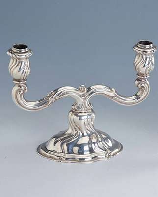 2-flammiger Kerzenleuchter, Bruckmann & Söhne,925 Silber, deutsch um 1935, barockisierend, geschwungene Form, H. ca. 19,5cm, L. ca. 25.5 cm, ...