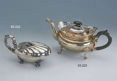 Kavierschale/Deckelgefäß, deutsch um 1900, Silber gepr., in Form einer Muschel, 4 geschweifte Füße mit Akanthusblattverz., ca. 18 x 9 cm, 295 g