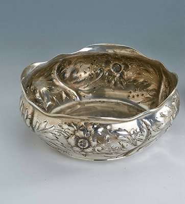 Schwere Schale, deutsch um 1910, 800er Silber, ca. 860 g, umlaufender Barockstil, in sich vielfach gewellt und gebaucht, Akanthusblattverz., ...