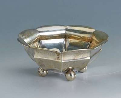 Kugelfußschale, Schwäbisch-Gmünd, um 1910, 800er Silber, ca. 135 g, Innenverg., Barockstil, 8-fach facett., Rand geschweift, Meistermarke Hugo ...