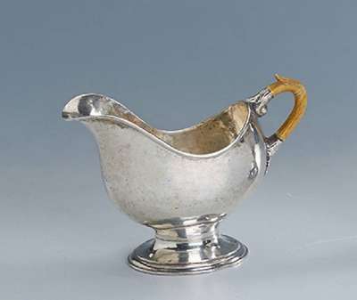 Sauciere, deutsch um 1890, 800er Silber, ca. 165 g, Hammerschlagverzierung, reine Treibarbeit, Barockstil, Griff in Elfenbein, l. verfärbt, H. ca. ...