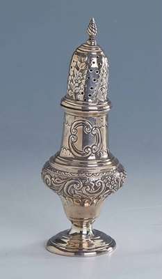 Zuckerstreuer, Sterling, Birmingham 1903, Meistermarke WA= William Atken, reich grav. imBarockstil, nachgestochen, H. ca. 19 cm, min. verbogen