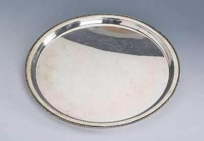 Rundes Silbertablett, deutsch, 925er Silber, ca. 1070 g, Emil Hermann/Waldstetten, Kordelrandverz., D. ca. 37 cm