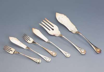 Fischbesteck für 12 Personen, 925er Silber, Italien, best. aus: 12 Fischmesser und 12 Fischgabeln und 2-tlg. Fischvorlegebesteck, total ca. 1615 g, ...