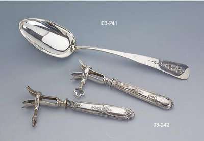 Konvolut 2 Geflügelbeinhalter, Paris um 1880/90, 900er Silber, Gebr.-Teile Metall, Griffe gefüllt, abstr.-floraler Dekor, 1 x Meistermarke EP mit ...
