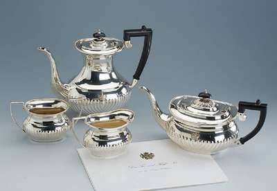 4-tlg. Kaffee-/Teeset, Metall versilbert, aus der Queens Collection zum Deutschlandbesuch der Königin von England im Mai 1987, limit. Ed., best. ...
