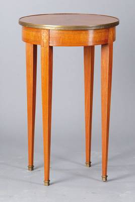 Runder Beistelltisch, Frankreich, um 1930, helles Palisanderfurnier, vielfach gespiegelt,verlegt, Platte m. Stern und Fadenintarsien und Ebenholz, ...