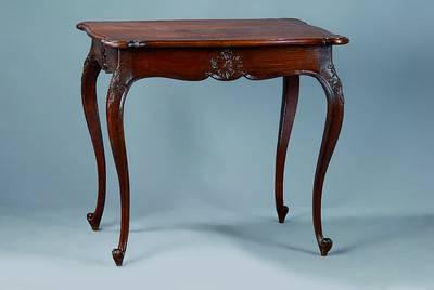 Barocktisch, Aachen Lüttich um 1900, sehr elegant, Eiche massiv, feine Schnitzerei, mit Schellack aufgefrischt, ca. 72,5x80x59 cm
