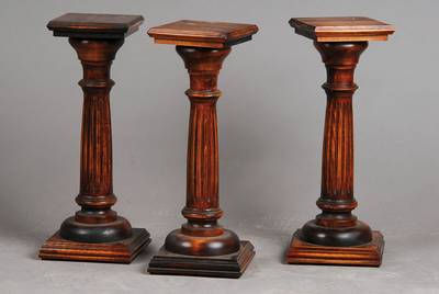 Drei Säulen, nach altem Vorbild, wohl Italien 20. Jh., kanneliert, H. ca. 51x17.5x17.5 cm