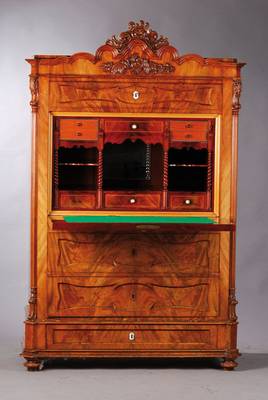 Standsekretär, mitteldeutsch um 1835/40, Barockstil, Nussbaum- u. Pyramidenmahagonifurnier gespiegelt verlegt, sog. Brezelfüllungen, aufgesetzte ...