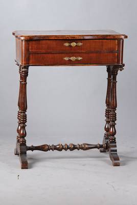 Nähtischchen, um 1880/90, Wurzelnussfurnier,2-schübig, Beine reich gedrechselt, 1. Schublade mit 6 Fächern, ca. 77x65x45 cm altersbedingt besch.