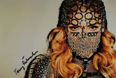 Terry Richardson, geb. 1965 New York, Madonna, Farbfotografie auf Fujicolor Crystal Archive Paper, handsigniert, ca. 20x30 cm, unter Glas gerahmt