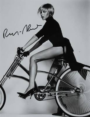 Bryan Adams, geb. 1959, Victoria Beckham, s/w Fotografie auf Fujicolor Crystal Archive Paper, handsigniert, ca. 20x25 cm, unter Glas gerahmt