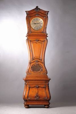 Standuhr, Jakob Lörl, Wien, um 1870/80, mit Grande Sonnerie Schlag, geschnitztes einteiliges Holzgehäuse, sog. Wiener Barock Stil, Sockel ...