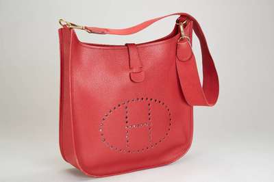 Tasche HERMES EVELYNE I, großes Modell, Krapp-rot, Clemence Jungstierleder, Beschläge Metall vergoldet, Siebdruck "H", Verschluß durch ...