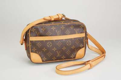 LOUIS VUITTON Umhängetasche, Modell Trocadero, Monogram Canvas, verstellbarer Leder- Umhängeriemen mit Schulterpolster, goldfarb. ...