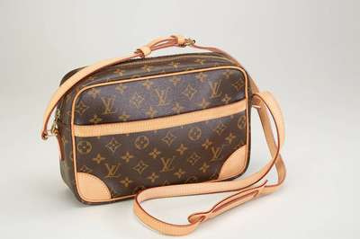 LOUIS VUITTON Umhängetasche, Monogramm Canvas, braunes Innenfach mit eingearbeitetem Reiß-verschlußfach, verstellbarer Trageriemen mit ...