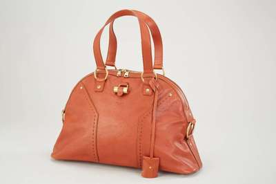 Handtasche YVES Saint LAURENT, honigfarbenes Leder, 2 Tragegriffe, Reißver- schluß, Innenfach mit RV, Schloß mit orig. Schlüssel, ...