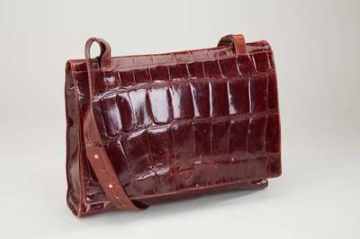 JOOP-Krokotasche, rot gefärbtes Leder, Bauchpartien, Innen cremefarb. Leder, großes Innenfach mit seitl. Einschubtasche undReißverschluß, ...