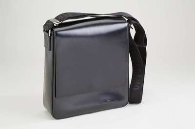 Salvatore FERRAGAMO Messenger-Bag, schwarzes Kalbsleder, Trageriemen aus schwarzem Nylon, Monturen Metall, großes Innenfach mit ...