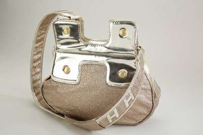 HOGAN Guitar-Bag, goldfarbenes Leder und goldfarbener Stoff in Metallic-Optik, Innen- einrichtung mit RV-Fach, RV-Verschluß mit Plektron, ...