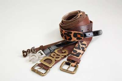Konvolut 4 DOLCE & GABBANA Gürtel, 1 x braunes Leder/Fellbesatz mit Leoprint, Gr. 90, B. ca. 3.9 cm; 1 x braunes Leder, D&G-Emblem in Messing, Gr. ...