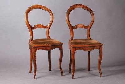 6 Stühle, Barockstil, um 1880, Buche massiv, brauner Samtbezug, altersbedingte Gebrauchsschäden, ein Stuhl beschädigt, H. ca. 98 cm, Sh. ca. 52 cm