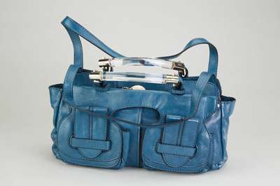 CHLOE-Handtasche Modell SASKIA, petrolfarbenes Leder, 2 Tragegriffe farbloser Kunststoff, reiche Inneneinrichtung mit RV- Fächern, 2 aufgesetzte ...