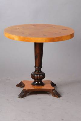 Art-Deco-Tisch, 1925, nach Vorbild von 1870,Platte Ahornfurnier, geschwärzte Säule und Tatzenfüße, Säule balusterförmig, H. ca. 58 cm, D. ca. ...