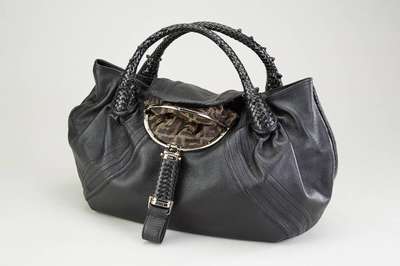 FENDI Damenhandtasche, Modell Spy bag, schwarzes Nappaleder, Beschläge ver- chromt, durch Überschlag zu schliessen, in Überschlag versteckte ...