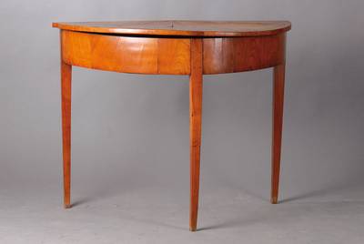 Konsolentisch, um 1815/20, dickes Sägefurnier, Kirschbaum, Furnier radial verlegt, Platte aufklappbar, Beine konisch verlaufend, schwundrissig, ca. ...