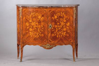 2-türige Kommode, Frankreich um 1870, nach Vorbild von 1750/60, Nußbaumfurnier gespiegelt verlegt, Marketerie aus Zitronenholz, Mahagoni und Ahorn, ...