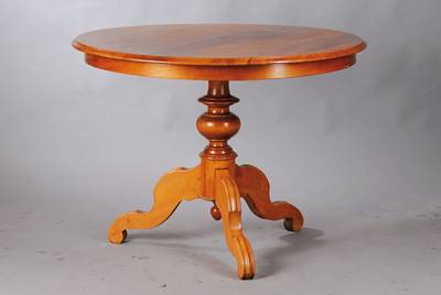Runder Tisch, Biedermeier um 1870, schönes Nussbaumfurnier, reich balustierte Säule auf 3 doppelt geschweiften Füßen, H. ca.74 cm, D. ca. 100 cm