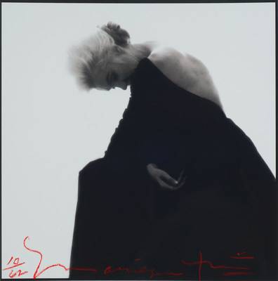 Bert Stern, geb. 1929-2013, "Marilyn in black dress", Fotografie, handsigniert und nummeriert 10/62, mit Zertifikat, ca. 33x48 cm