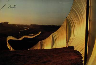 Christo, geb. 1935, "Running Fence", 1976, Fotolithografie auf Karton, gedruckt bei Poligrafa Barcelona 1991, handsigniert, ca. 64x95 cm
