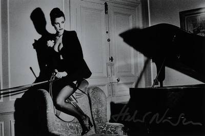 Helmut Newton, 1920-2004, Fotografie, "Saddle", handsigniert, ca. 23,5x28,5 cm, unter Glas gerahmt