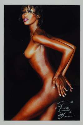 Fabrizio Ferri, geb. 1952, Fotografie, "Naomi Campbell", handsigniert, ca. 28,5x19 cm, unter Glas gerahmt
