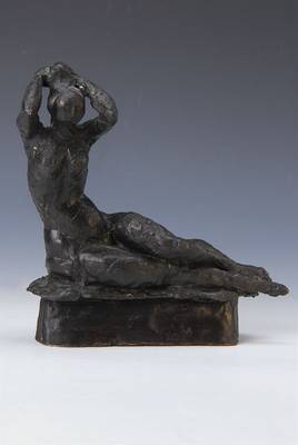 Erich Koch, geb. 1924, Bronzeskulptur, weiblicher liegender Akt, signiert, H. ca. 21 cm
