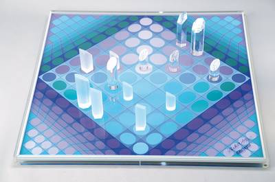 Viktor Vasarely, 1906-1997, Acryl Schachspiel, aus 1979, auf den Plexiglasscheiben ist das Schachbrett als Farbserigrafie ausgeführt, handsigniert ...