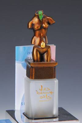 Salvador Dali, 1904-1989, Space Venus, Bronzeskulptur auf Parfumflakon aus der Edition Les Beaux Arts, num. 3122/7500D, im orig. Karton